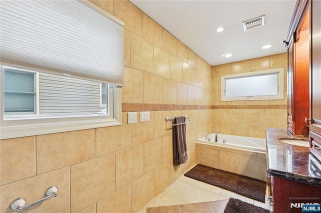 50 Highgate Terrace, Bergenfield, NJ 07621