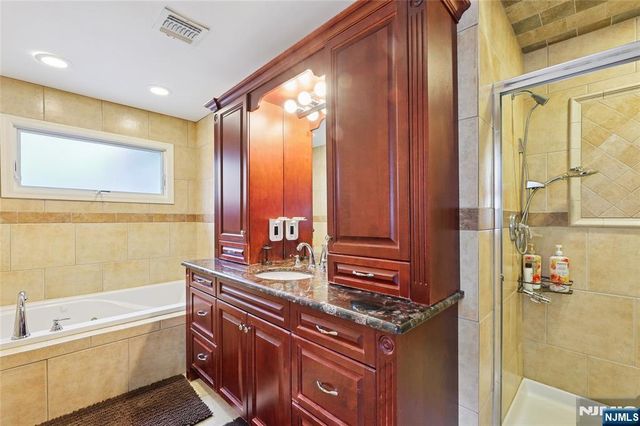 50 Highgate Terrace, Bergenfield, NJ 07621