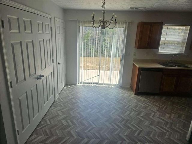 9432 Lakeview Road, Union City, GA 30291