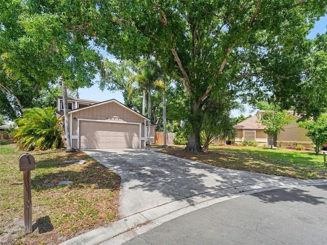 8211 COUNTRY OAKS COURT, Sarasota, FL 34243