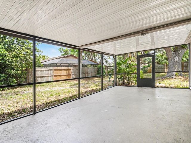 8211 COUNTRY OAKS COURT, Sarasota, FL 34243