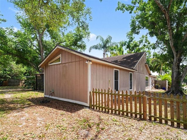 8211 COUNTRY OAKS COURT, Sarasota, FL 34243