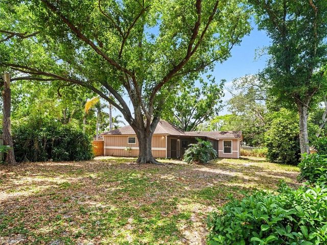 8211 COUNTRY OAKS COURT, Sarasota, FL 34243