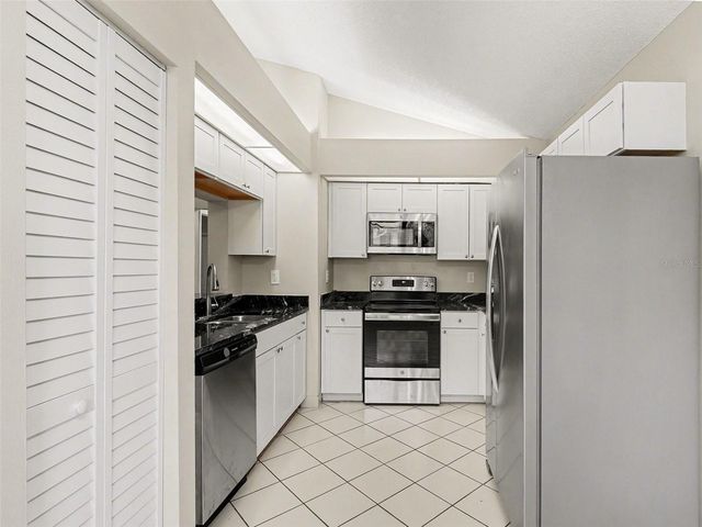 8211 COUNTRY OAKS COURT, Sarasota, FL 34243