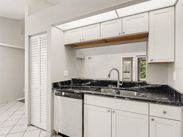 8211 COUNTRY OAKS COURT, Sarasota, FL 34243