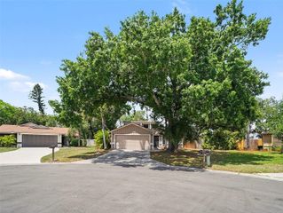 8211 COUNTRY OAKS COURT, Sarasota, FL 34243