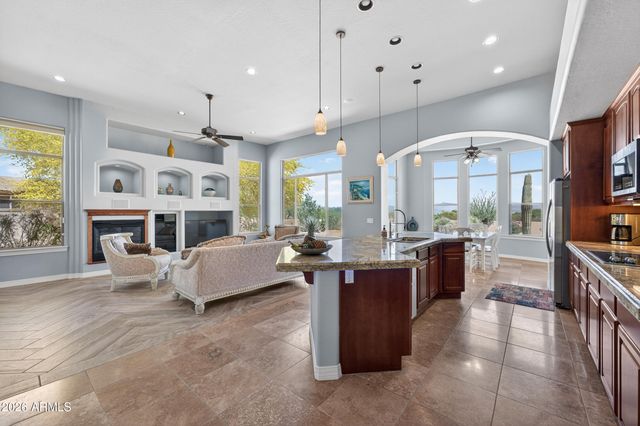 13912 E CAVEDALE Drive, Scottsdale, AZ 85262