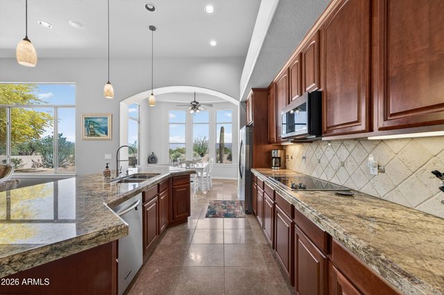 13912 E CAVEDALE Drive, Scottsdale, AZ 85262