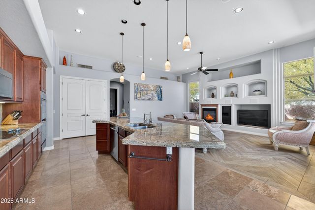 13912 E CAVEDALE Drive, Scottsdale, AZ 85262