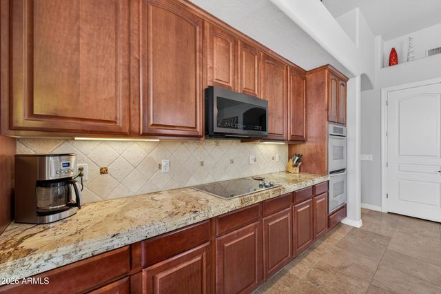 13912 E CAVEDALE Drive, Scottsdale, AZ 85262