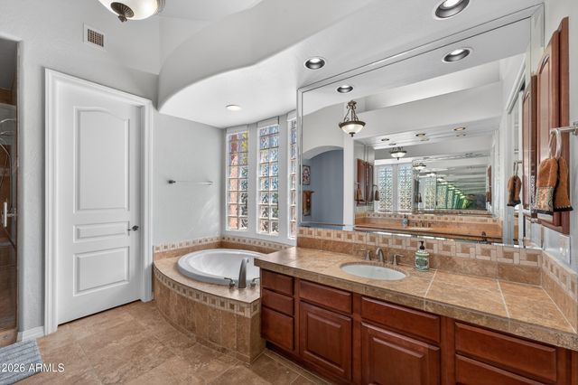 13912 E CAVEDALE Drive, Scottsdale, AZ 85262