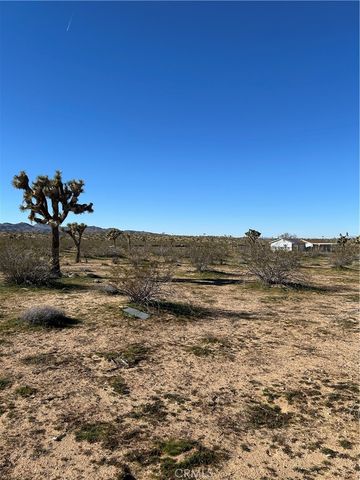 326 Surrey, Landers, CA 92285