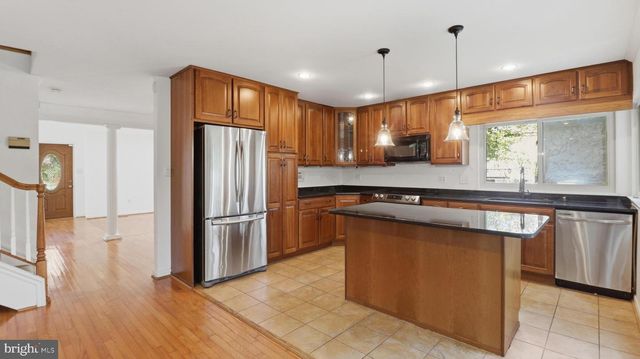 18925 LINDENHOUSE RD, Gaithersburg, MD 20879