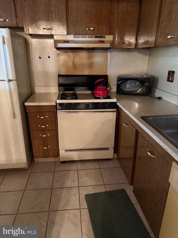 3530 OAKHILL RD, Philadelphia, PA 19154