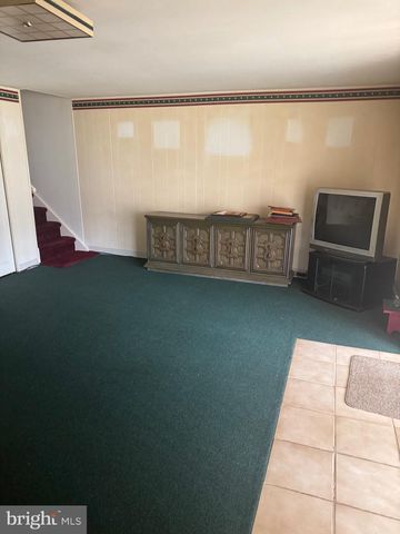 3530 OAKHILL RD, Philadelphia, PA 19154