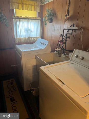 3530 OAKHILL RD, Philadelphia, PA 19154