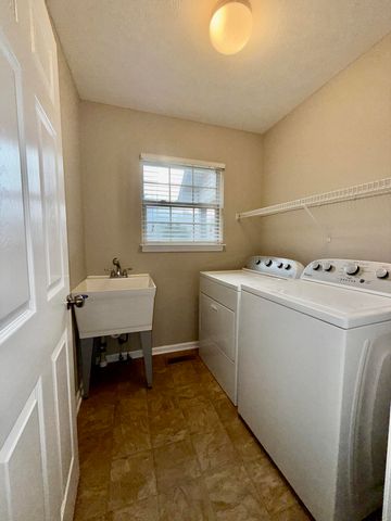 704 Eureka Drive, Versailles, KY 40383