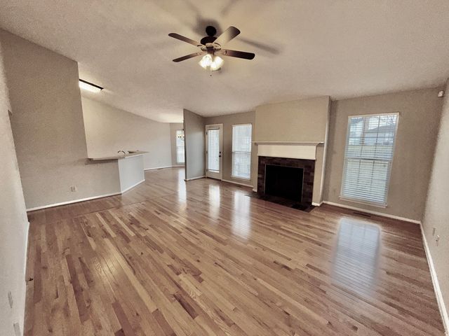 704 Eureka Drive, Versailles, KY 40383