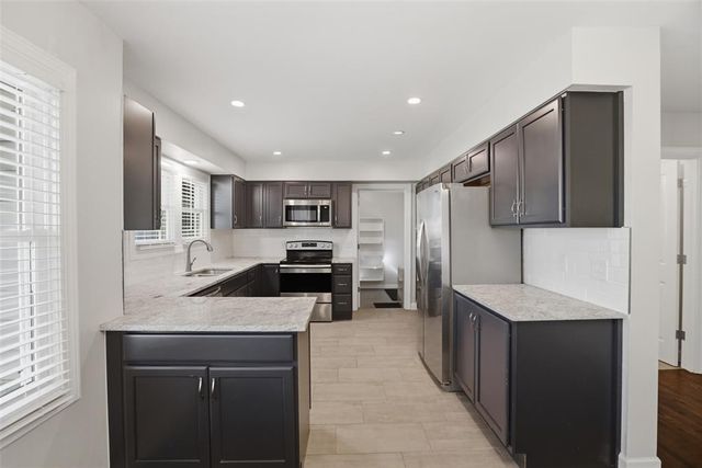 823 S Ridge Drive, Stillwater, OK 74074