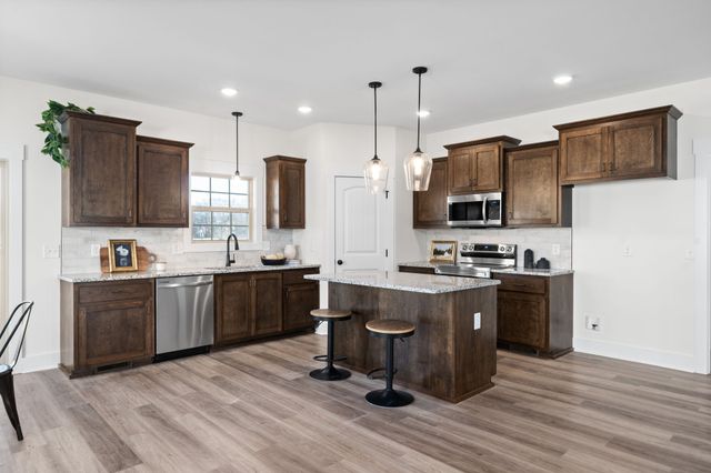 189 Dewberry Ct, Clarksville, TN 37042