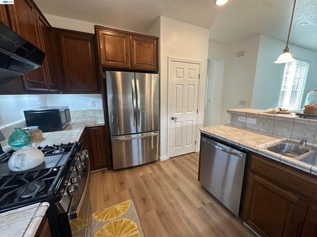140 W Brilloso Ln, Mountain House, CA 95391