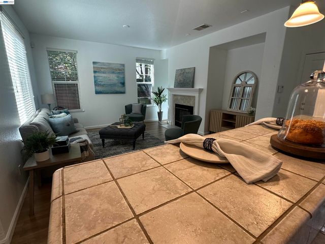 140 W Brilloso Ln, Mountain House, CA 95391