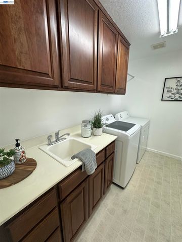 140 W Brilloso Ln, Mountain House, CA 95391