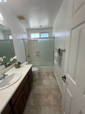 140 W Brilloso Ln, Mountain House, CA 95391