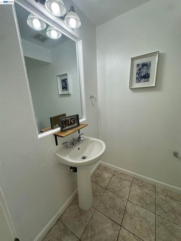 140 W Brilloso Ln, Mountain House, CA 95391
