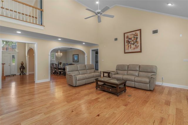 2921 N Pointe Drive, Shreveport, LA 71106