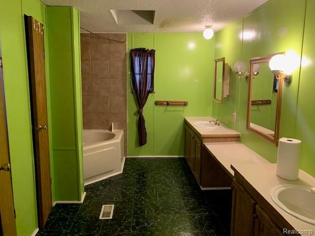 2224 Crocker Avenue, Flint, MI 48503