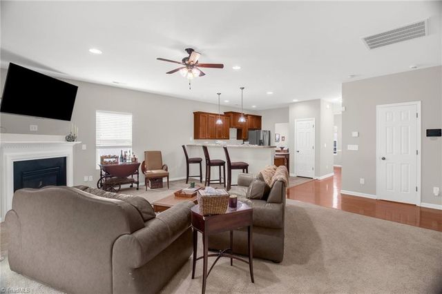 4215 Field Crossing Drive, Winston-salem, NC 27107