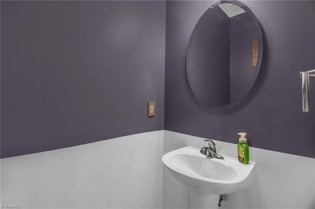 4215 Field Crossing Drive, Winston-salem, NC 27107