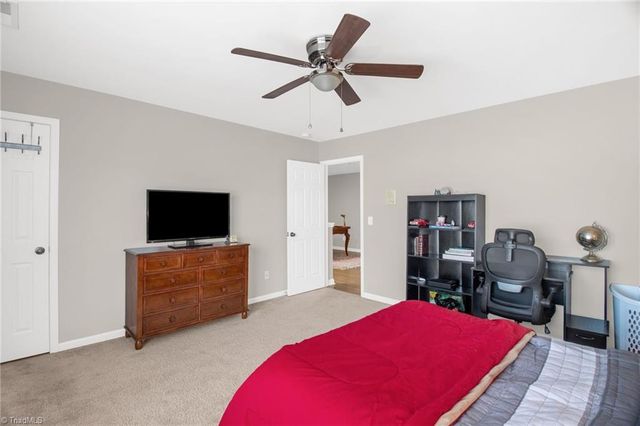 4215 Field Crossing Drive, Winston-salem, NC 27107