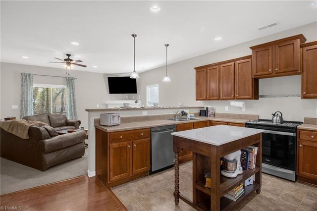 4215 Field Crossing Drive, Winston-salem, NC 27107