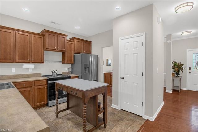 4215 Field Crossing Drive, Winston-salem, NC 27107