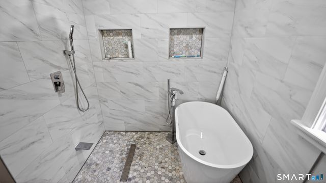 93 Wayland Avenue, Waterbury, CT 06708