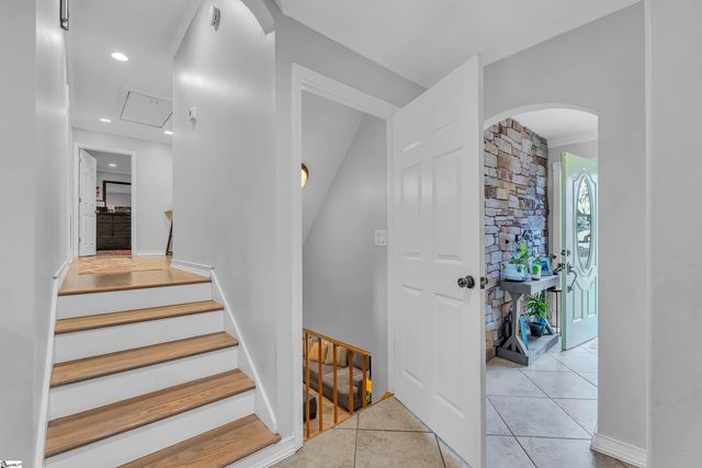 6 Devonshire Lane, Greenville, SC 29617