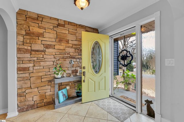 6 Devonshire Lane, Greenville, SC 29617