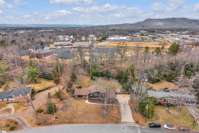 6 Devonshire Lane, Greenville, SC 29617