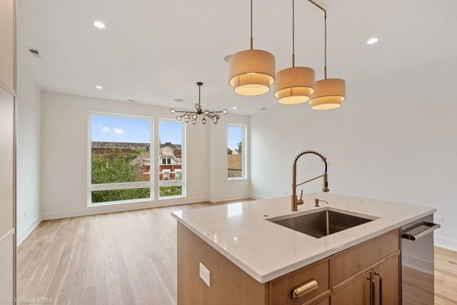 1635 W 21st Place 2, Chicago, IL 60608