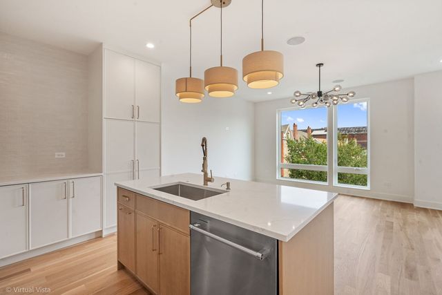 1635 W 21st Place 2, Chicago, IL 60608