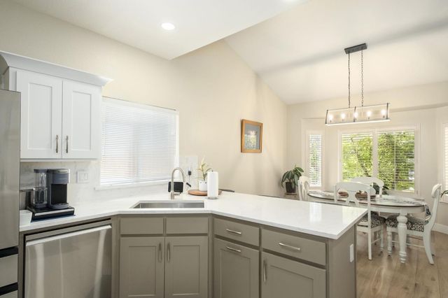 1795 E Turnberry Avenue, Fresno, CA 93730