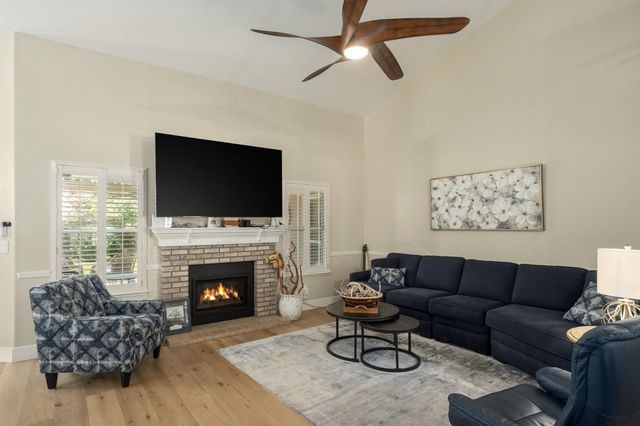 1795 E Turnberry Avenue, Fresno, CA 93730