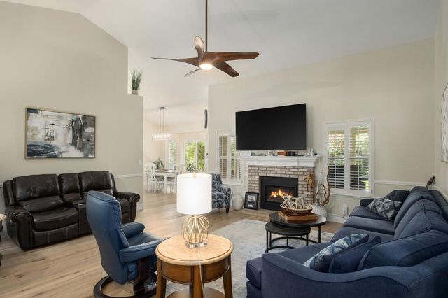 1795 E Turnberry Avenue, Fresno, CA 93730