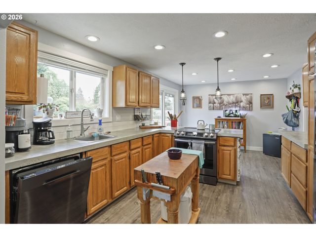 9244 Sw BLAKE St, Tualatin, OR 97062