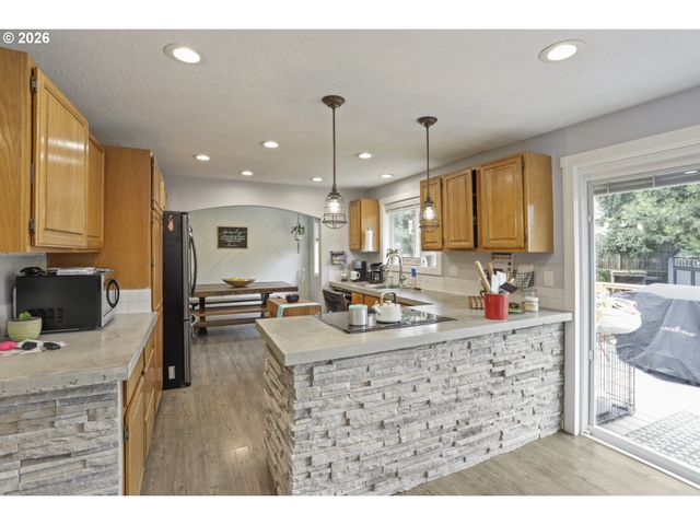 9244 Sw BLAKE St, Tualatin, OR 97062