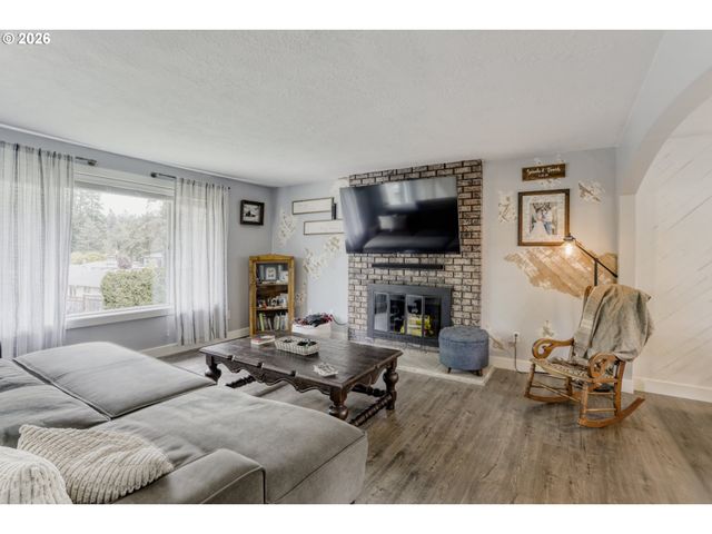 9244 Sw BLAKE St, Tualatin, OR 97062