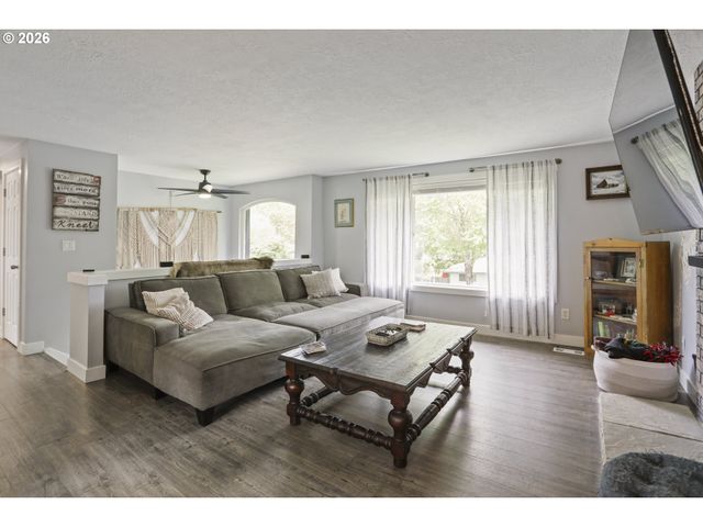 9244 Sw BLAKE St, Tualatin, OR 97062