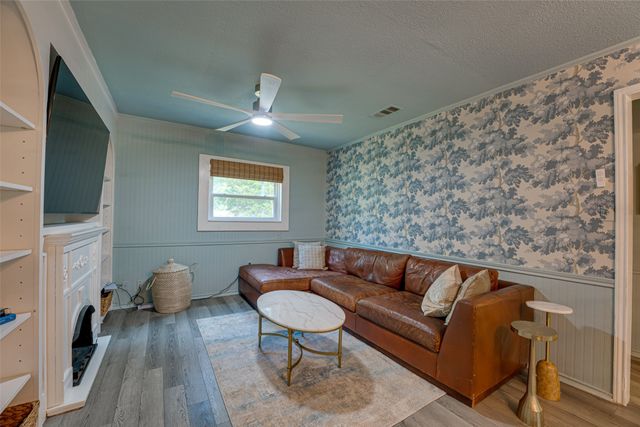 1013 Whispering Springs Drive, Tool, TX 75143